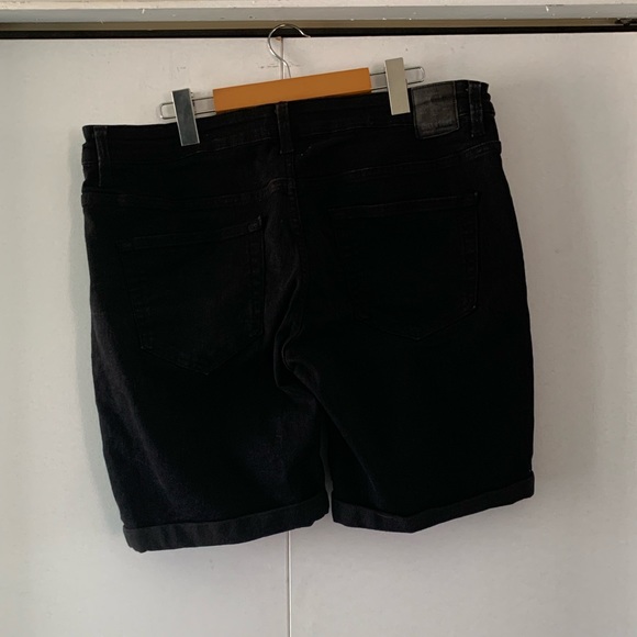 Men’s Jean Short - Picture 4 of 4